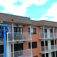 Azalea-Trace-6-Story-Building-Cleaning-in-Pensacola-Florida 1